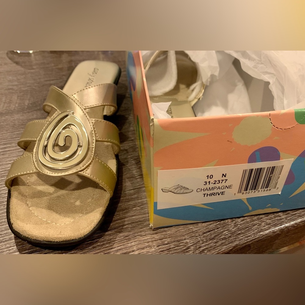 Easy Street Women's Slide Sandal 10N in Champagne